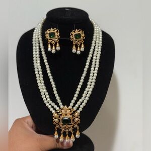 Elegant Gold plated and Green Pearl Necklace Set